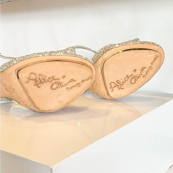 🎉HP🎉 BNIB Alice + Olivia Metallic Silver Sequin Ultra High Platform Heels - Picture 6 of 10